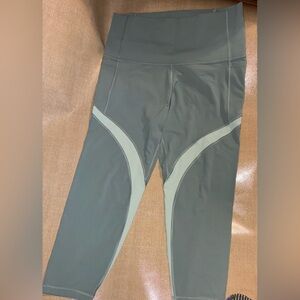 Athleta Stash Pocket Stylish Green Leggings (NWOT)